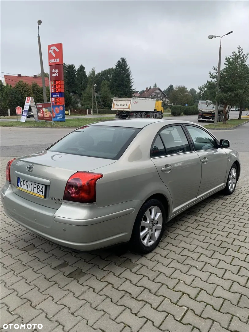 Toyota Avensis 2.2 D-4D X Premium - 3
