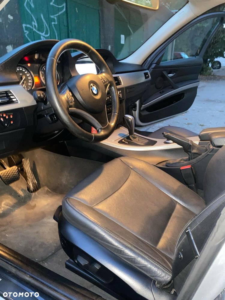 BMW Seria 3 325i - 24