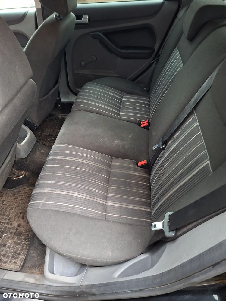 Ford Focus 1.6 TDCi DPF Style - 5