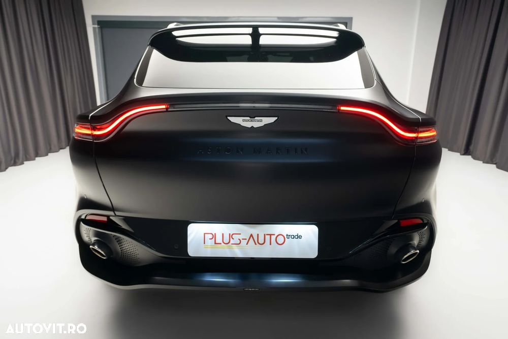 Aston Martin DBX - 6