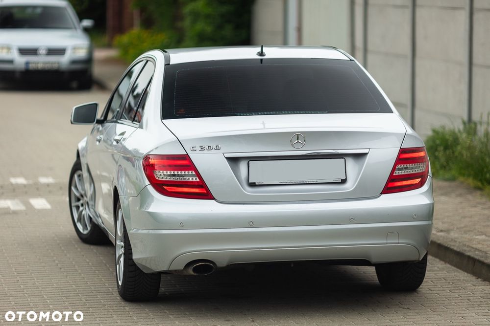 Mercedes-Benz Klasa C 200 CGI BlueEff Elegance - 14