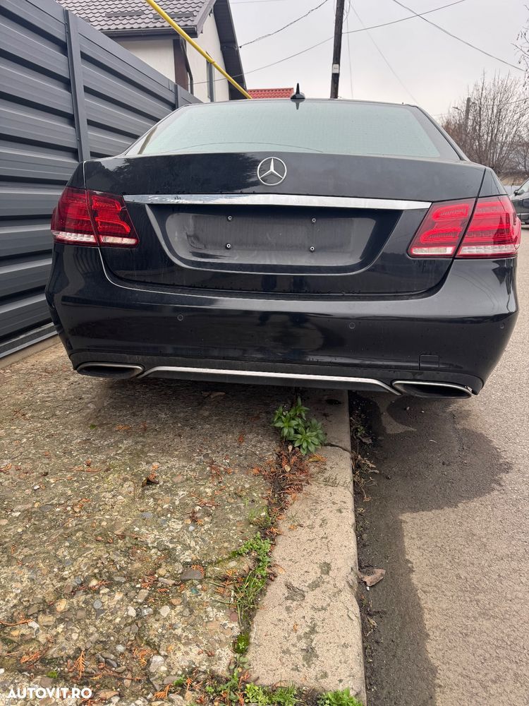 Mercedes-Benz E 300 T BlueTEC 9G-TRONIC Elegance - 4