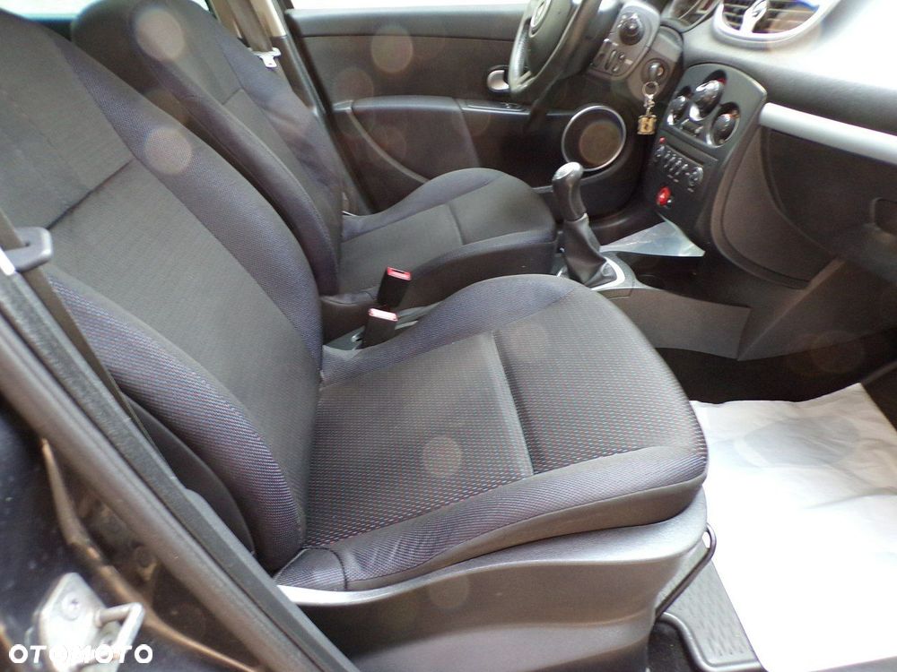 Renault Clio - 22