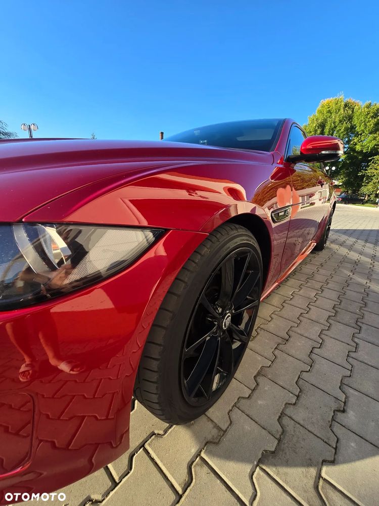 Jaguar XE 2.0 D R-Sport - 14