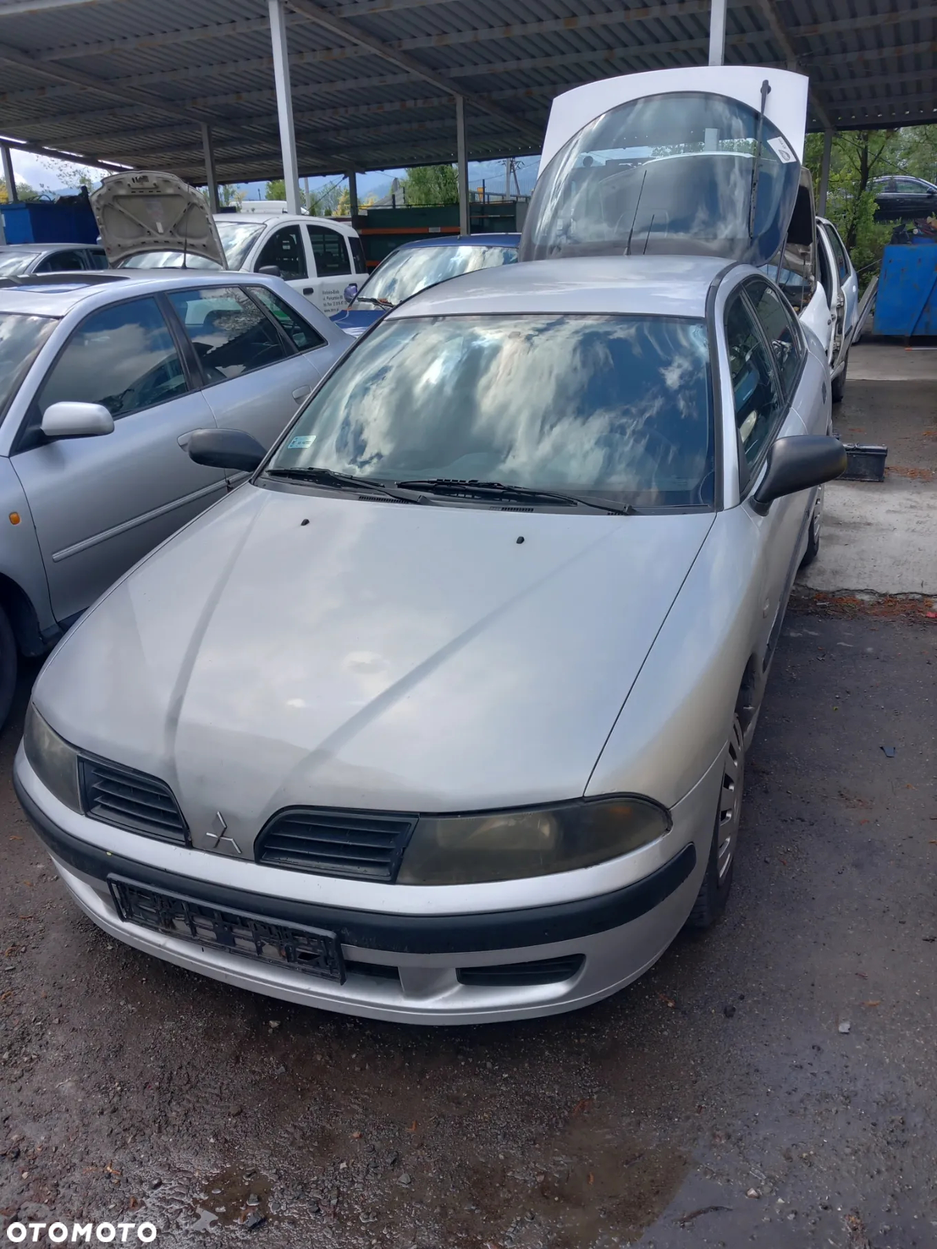 ZDERZAK PRZEDNI MITSUBISHI CARISMA - 2