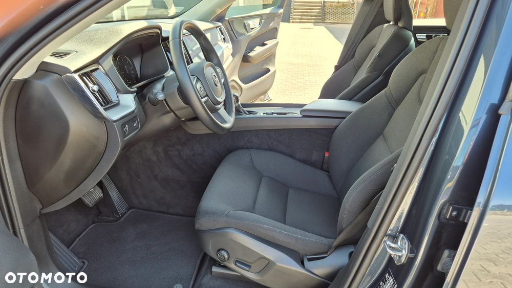 Volvo XC 60 D4 Momentum Pro - 23