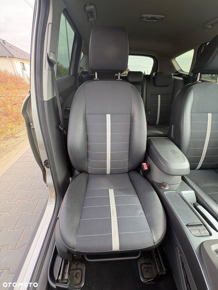 Ford Kuga - 24
