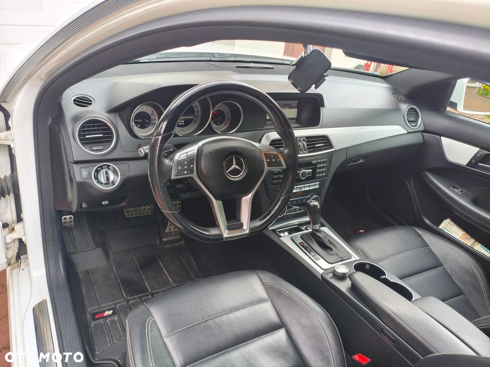 Mercedes-Benz Klasa C 250 CGI BlueEff Sport - 9