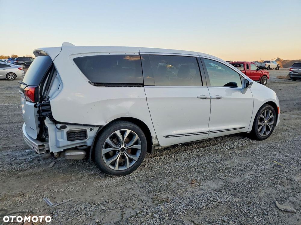 Chrysler Pacifica - 5