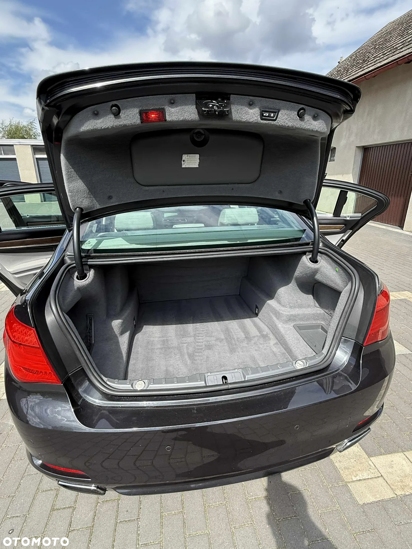 BMW Seria 7 750i xDrive - 31