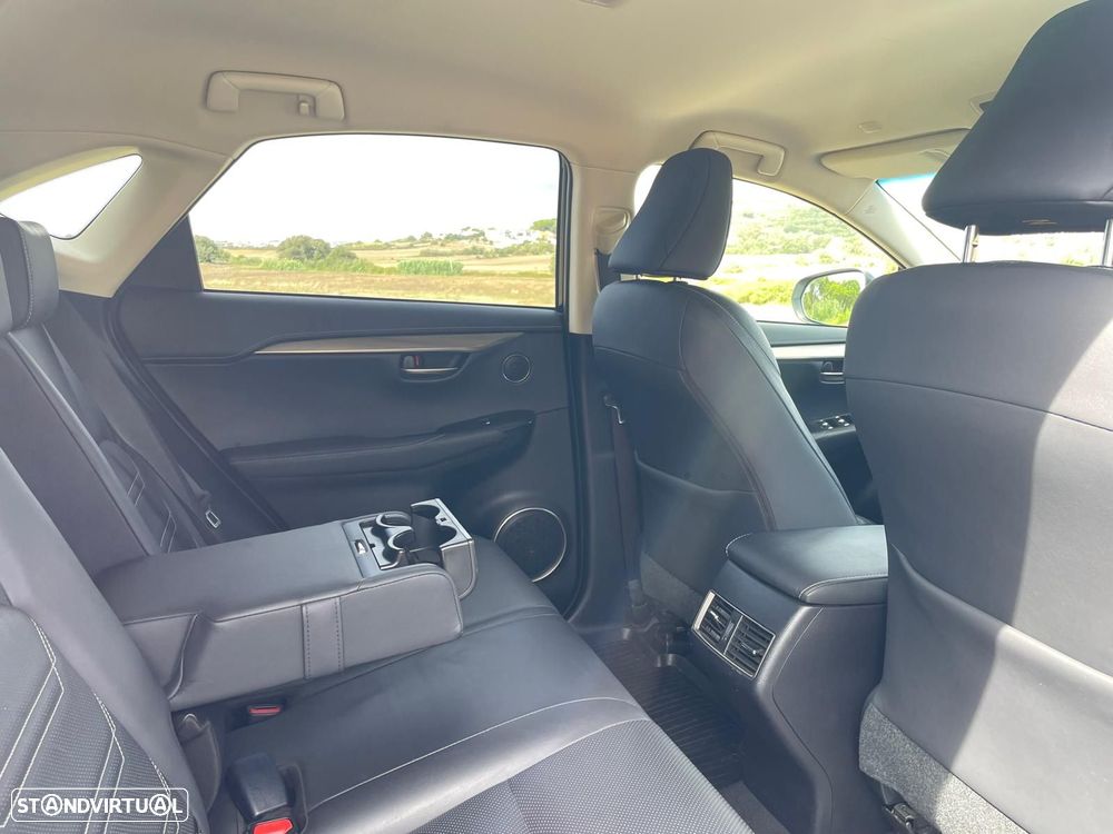 Lexus NX 300h Executive+ - 24