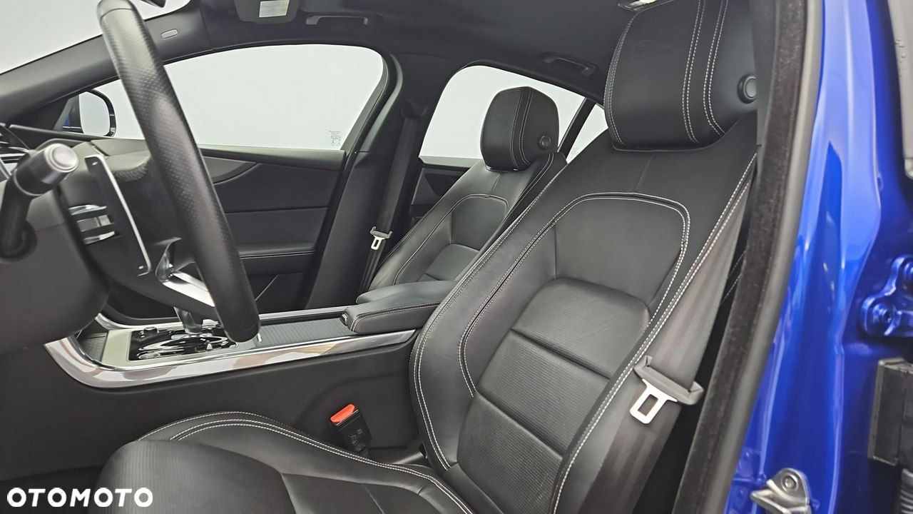 Jaguar XE 2.0 P250 R-Dynamic S - 11