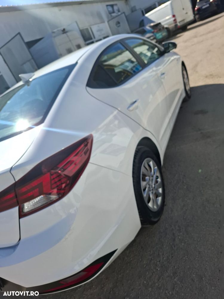 Hyundai Elantra 1.6 MPi Exclusive - 7