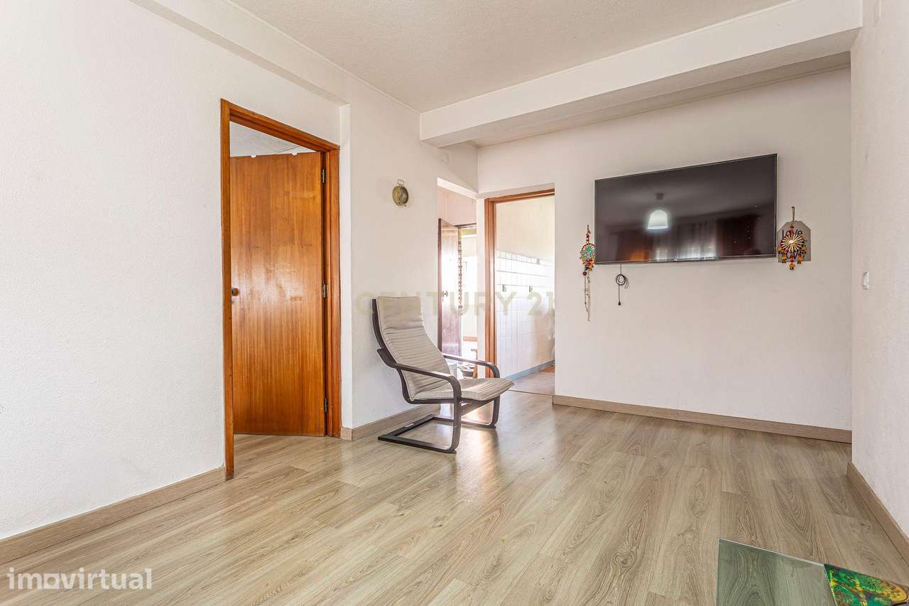 T2 Totalmente Renovado | 101 m² | Praça de Portugal | Pronto a Habitar - Grande imagem: 2/23