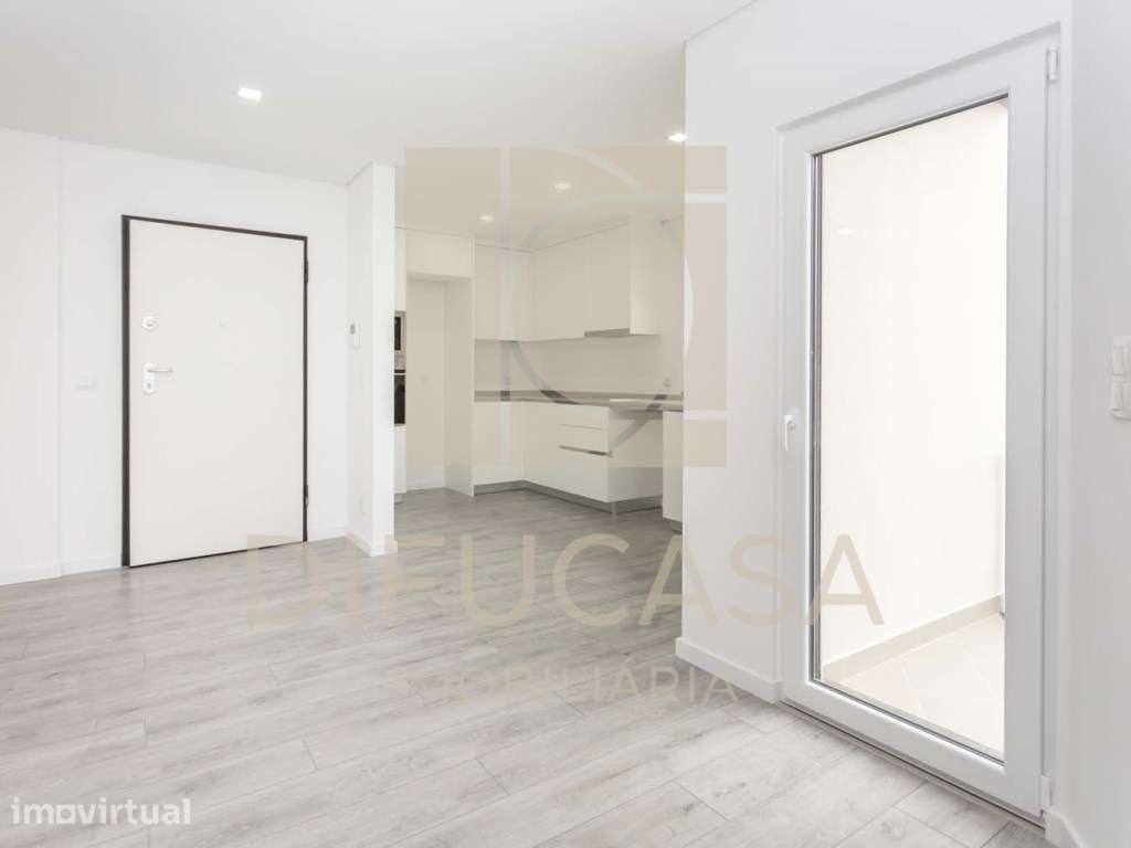 R361 Apartamento T2 + 1 lugar de parqueamento na cave - Grande imagem: 3/22