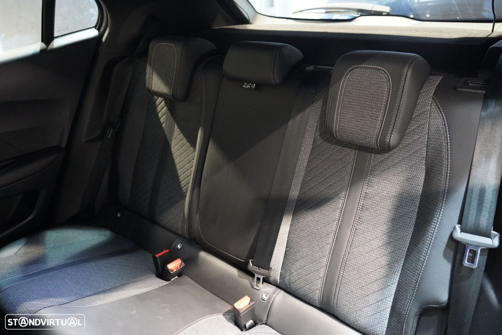 Peugeot 2008 PureTech 100 Allure - 24