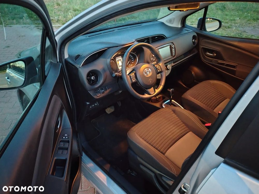 Toyota Yaris Hybrid 100 Premium EU6 - 21