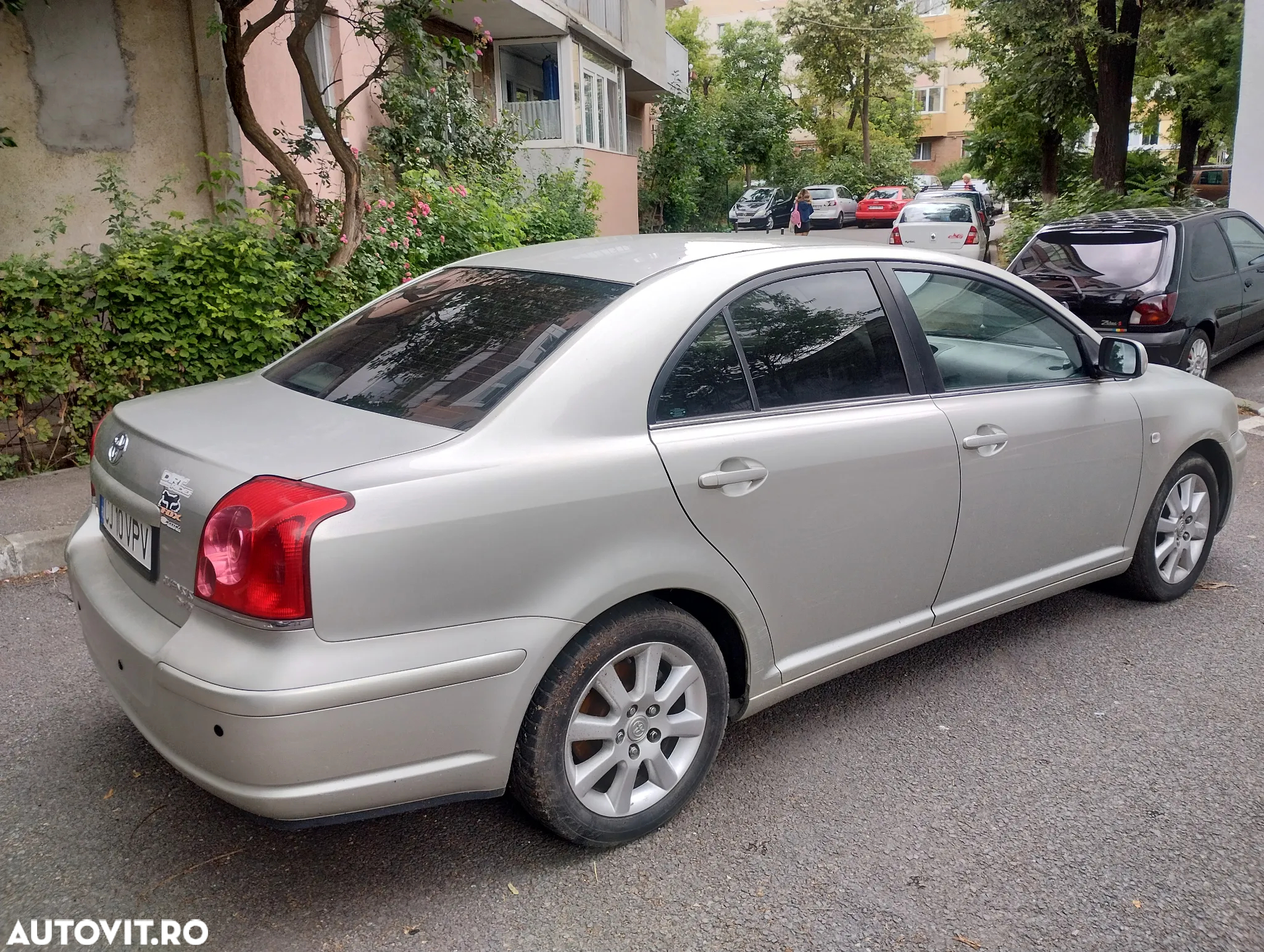Toyota Avensis 2.2 D4D Sedan Sol Plus - 4