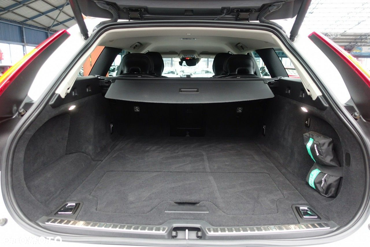 Volvo V90 Cross Country - 16