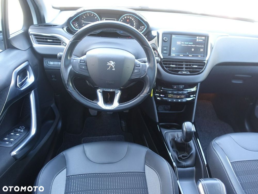 Peugeot 2008 1.2 Pure Tech Style S&S - 12