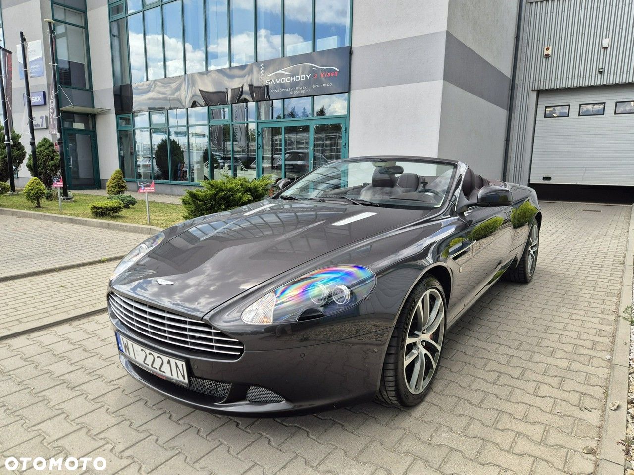Aston Martin DB9 - 1