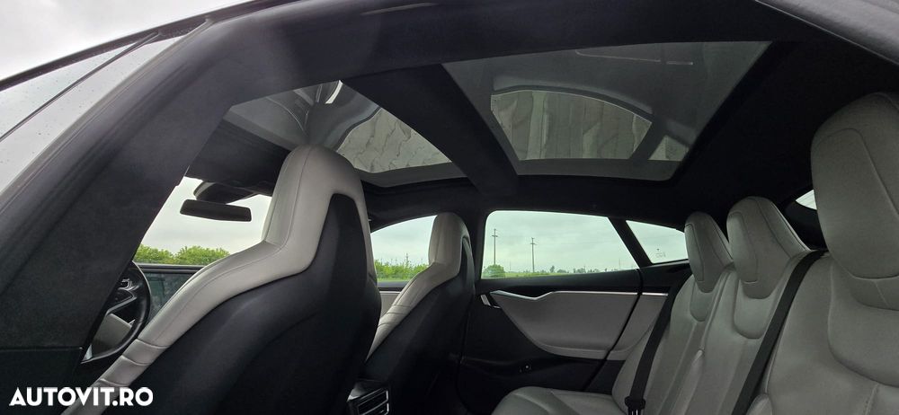 Tesla Model S - 8
