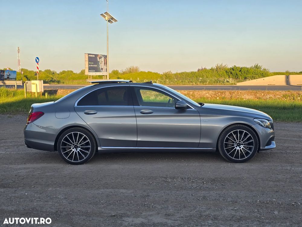 Mercedes-Benz C - 12