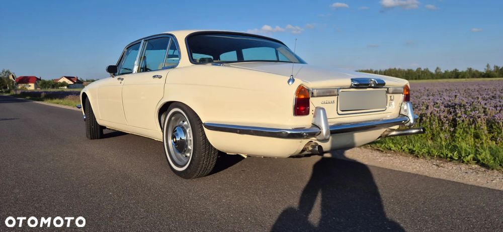 Jaguar XJ - 4