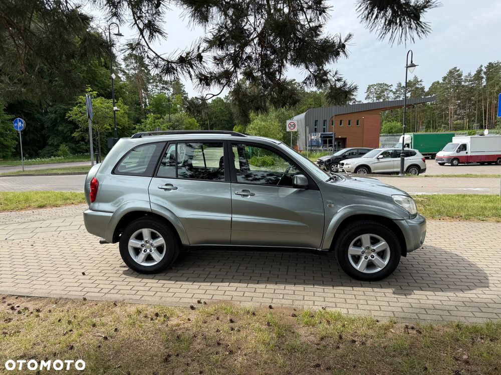 Toyota RAV4 - 6