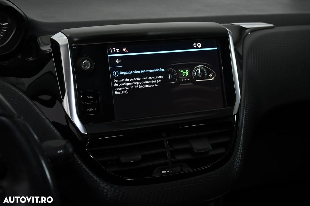 Peugeot 2008 PureTech 110 GPF Stop&Start EAT6 Signature - 22