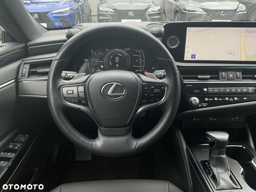 Lexus ES 300h F Sport Design - 21