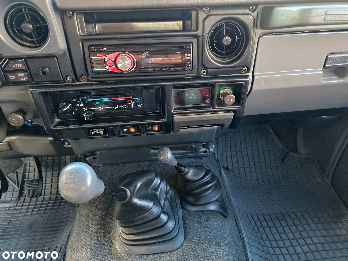 Toyota Land Cruiser KJ70 - 19