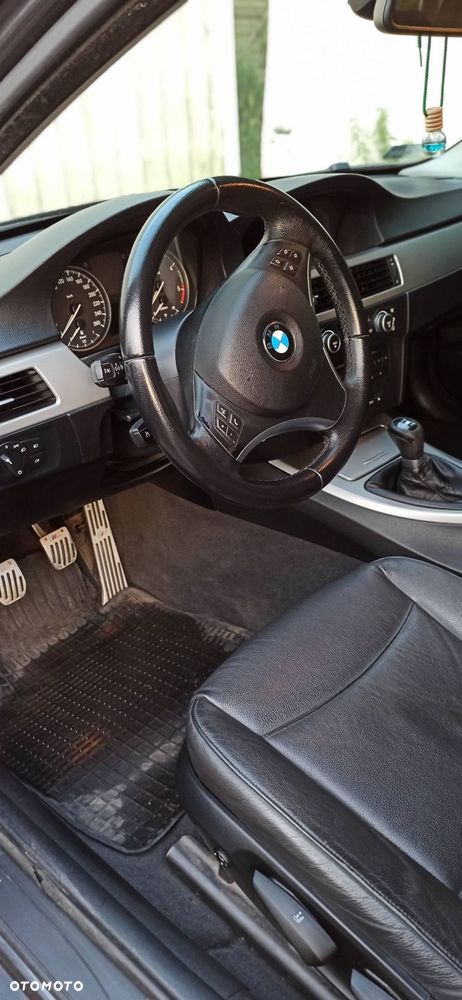 BMW Seria 3 320d - 23