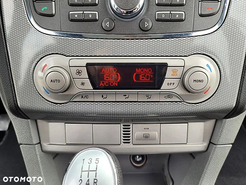 Ford Focus 1.6 16V Ambiente - 26