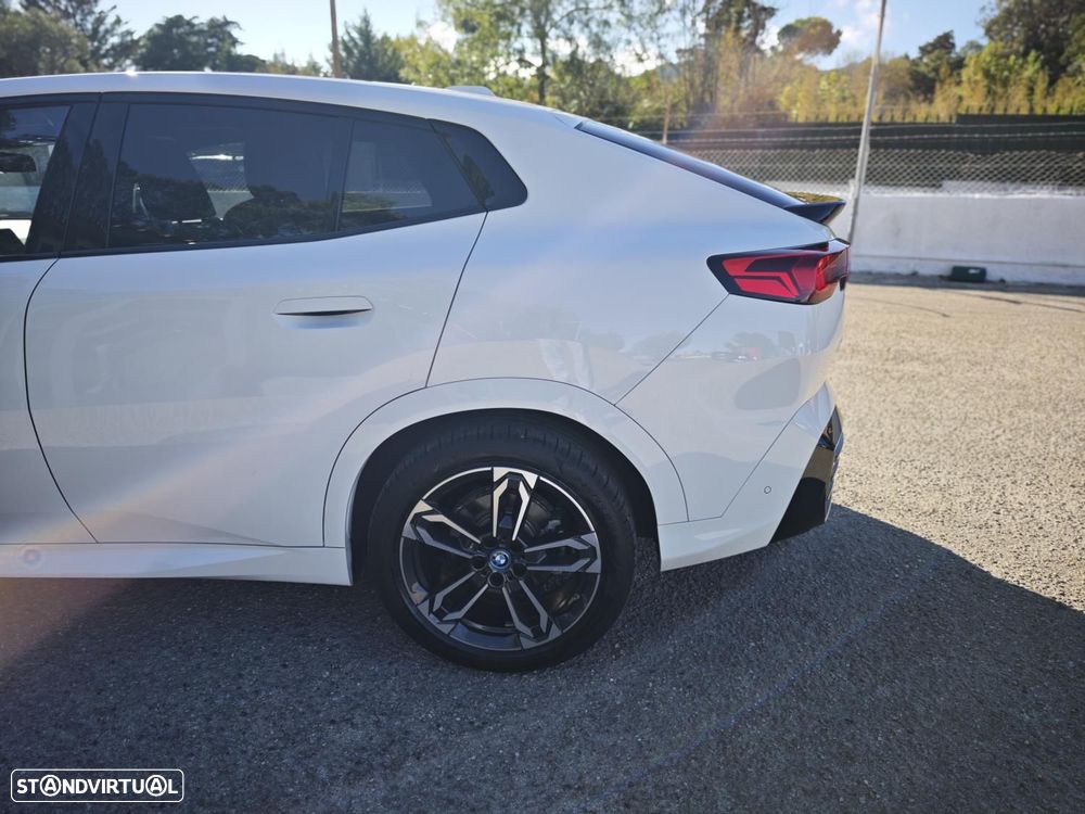 BMW iX2 eDrive20 Pack Desportivo M - 21