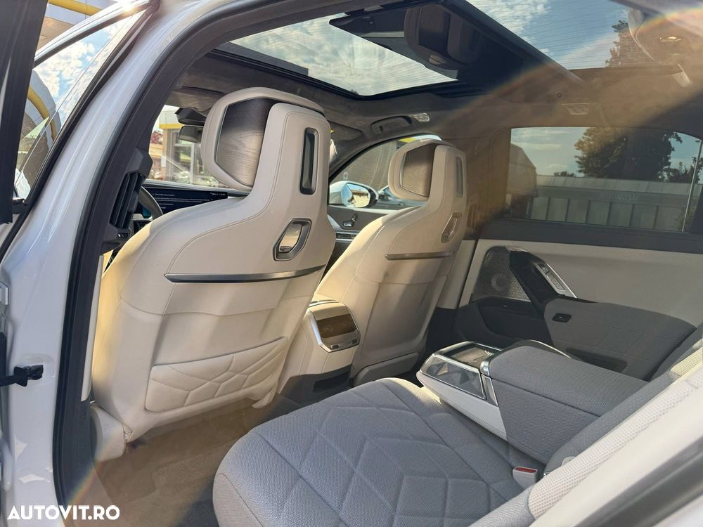 BMW Seria 7 740d xDrive MHEV - 14