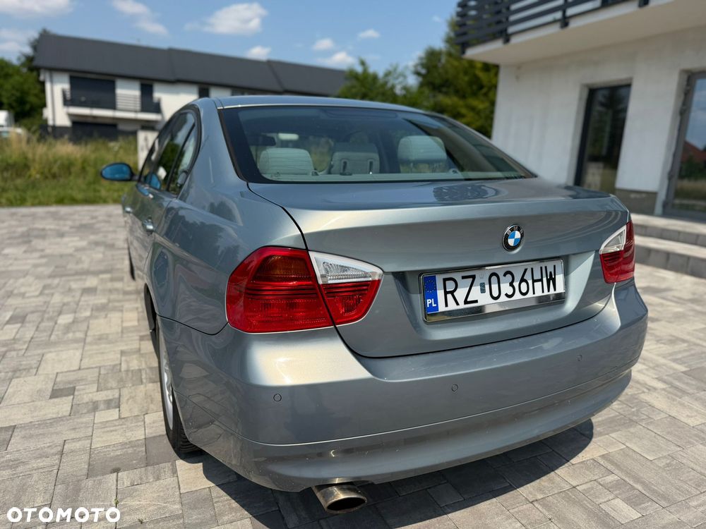 BMW Seria 3 318i - 21