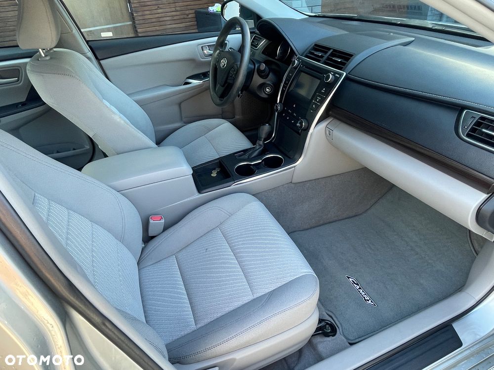 Toyota Camry - 12