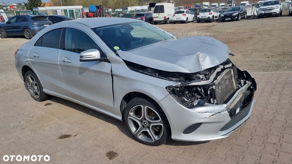Mercedes-Benz CLA 200 d 7G-DCT UrbanStyle Edition - 22