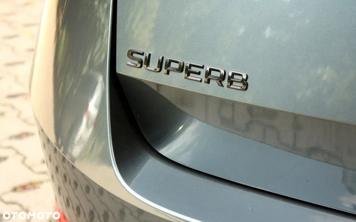 Skoda Superb Combi 2.0 TDI DSG Sportline - 19