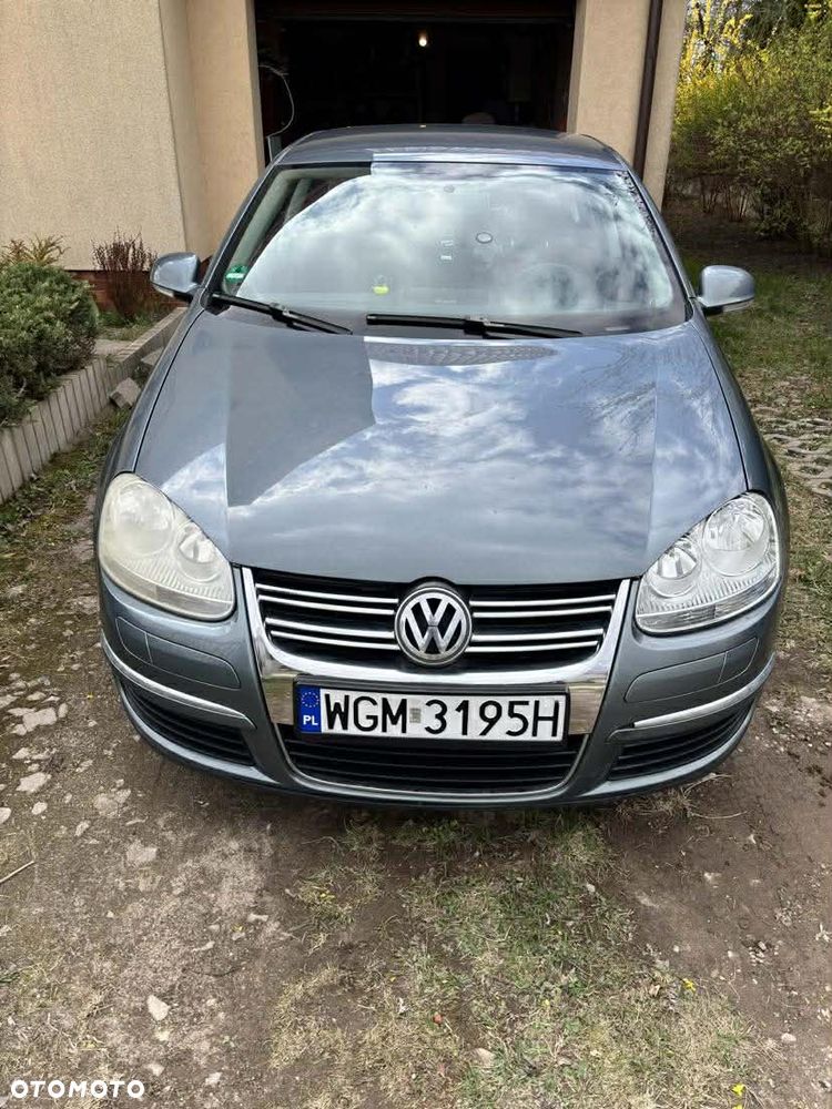 Volkswagen Jetta 1.6 FSI Comfortline - 1