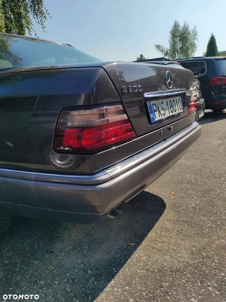 Mercedes-Benz Klasa E 200 - 9