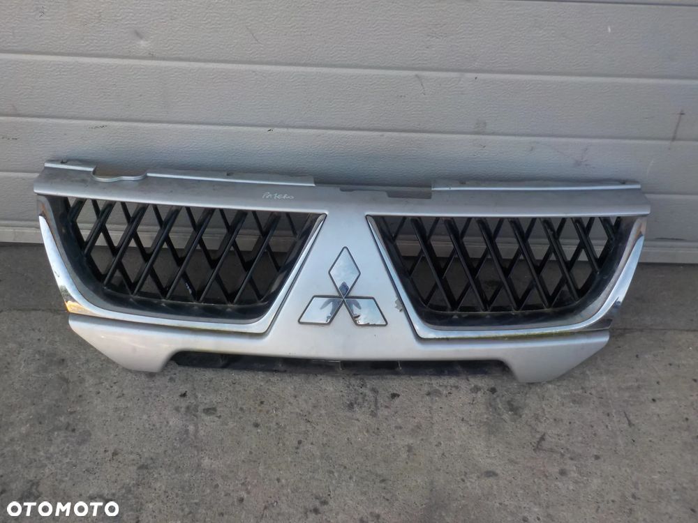 MITUBISHI PAJERO SPORT ATRAPA GRILL - 1