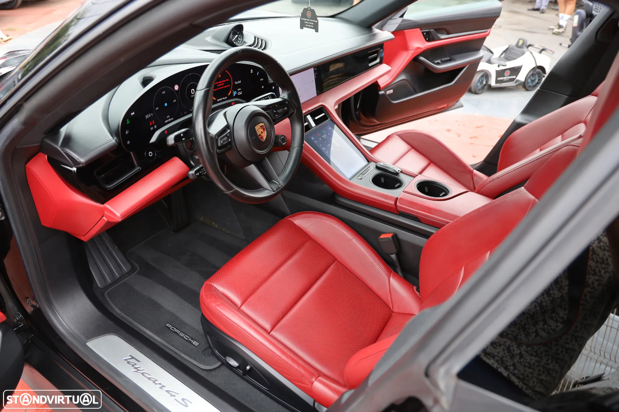 Porsche Taycan 4S - 22