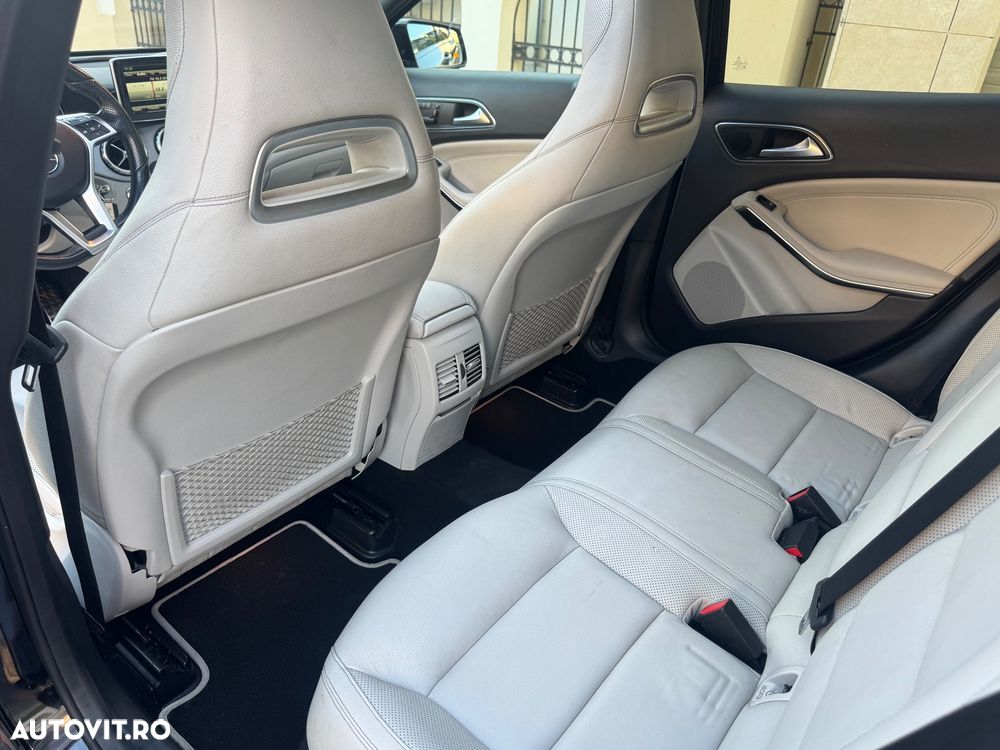 Mercedes-Benz GLA - 17