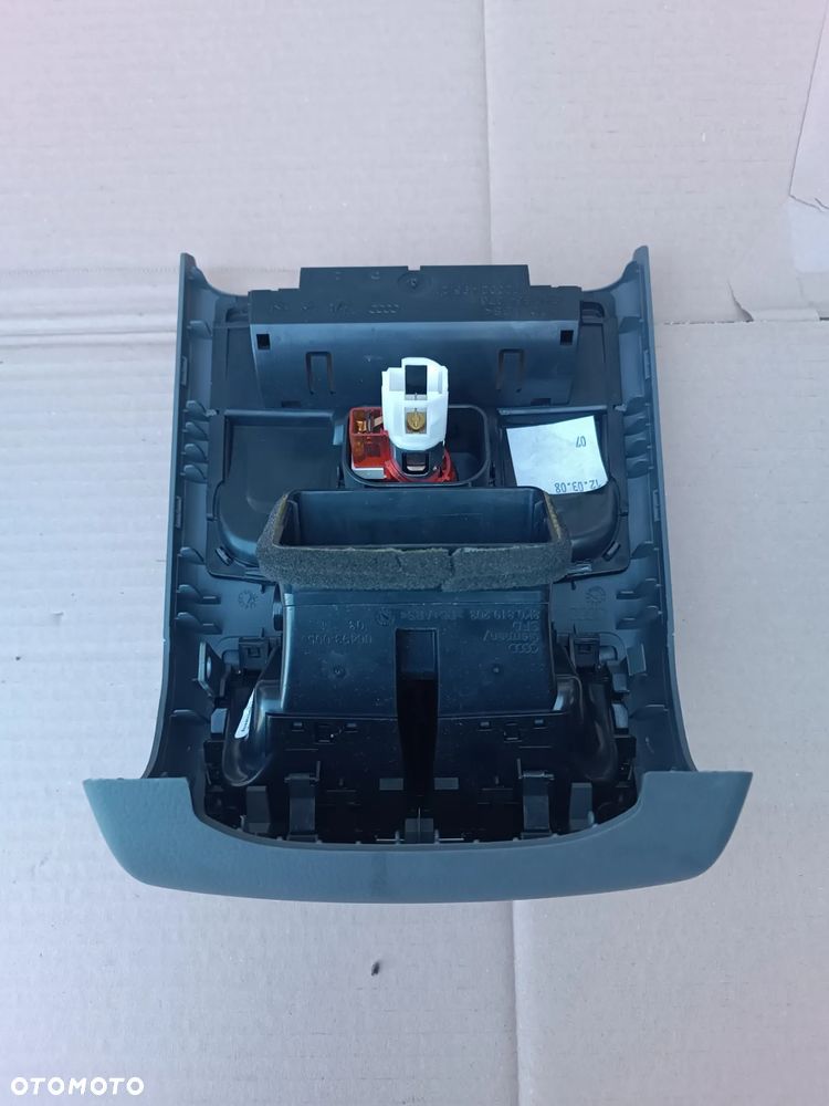 AUDI A4 B8 A5 KRATKA NAWIEWU TYŁ TYLNA OSŁONA OBUDOWA PODŁOKIETNIKA 8K0819203E - 2