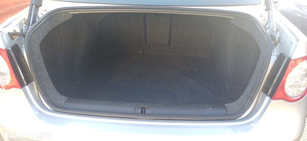Volkswagen Jetta 1.9 TDI DPF United BlueMotion - 7