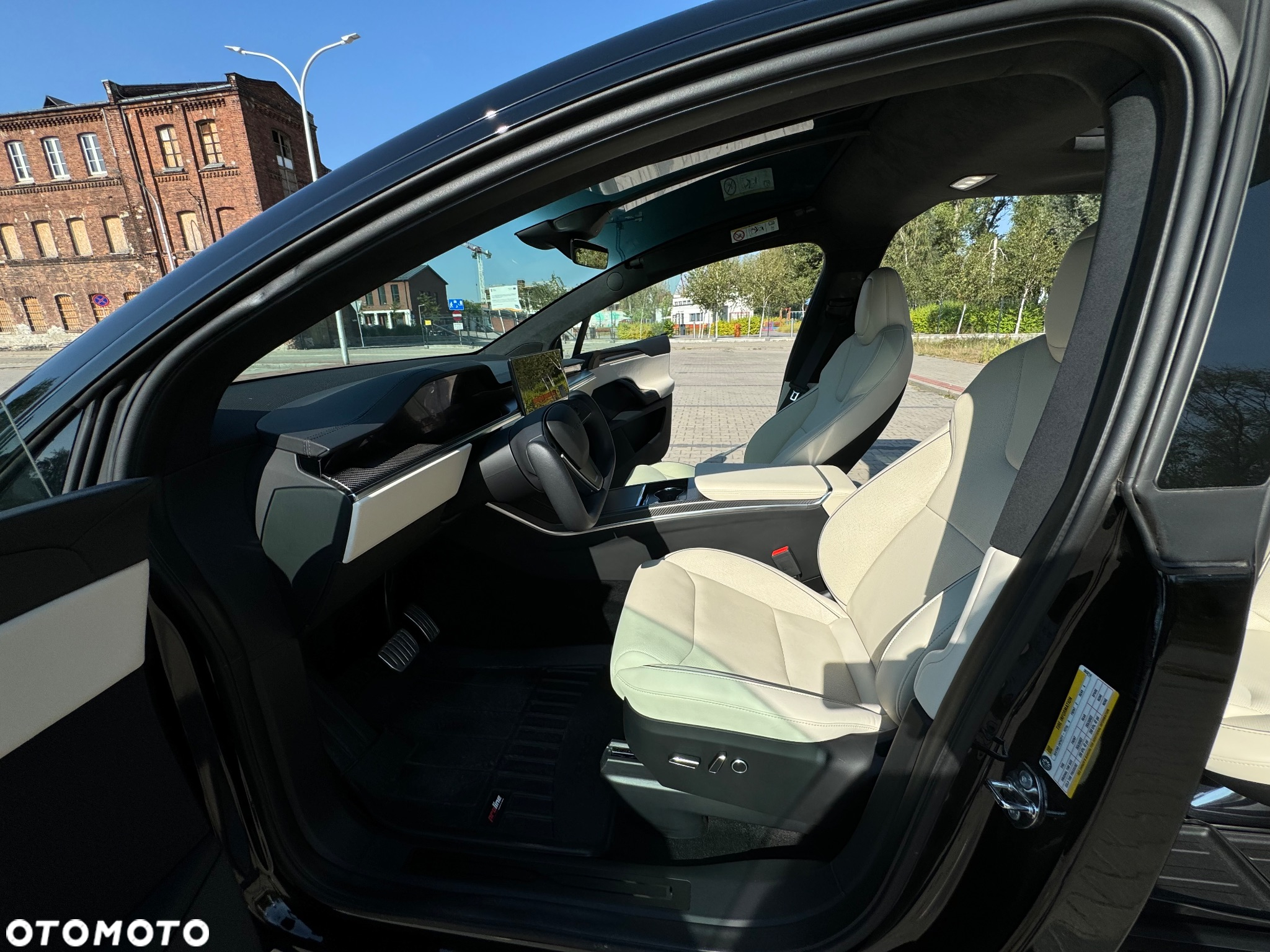 Tesla Model X Plaid - 20