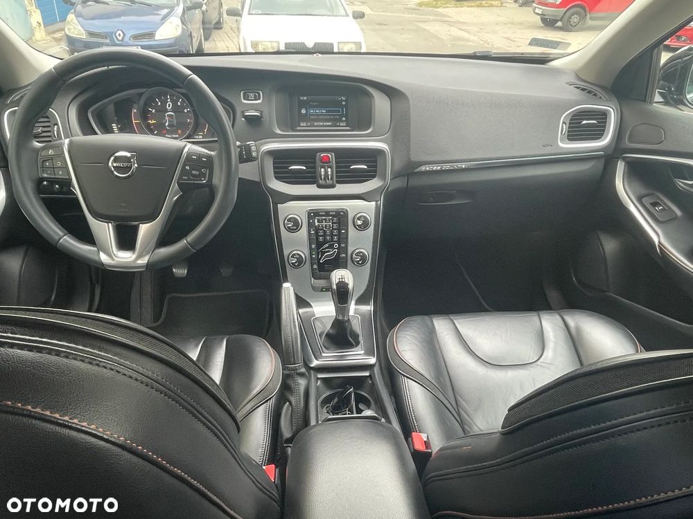 Volvo V40 Cross Country T3 Drive-E Ocean Race - 5