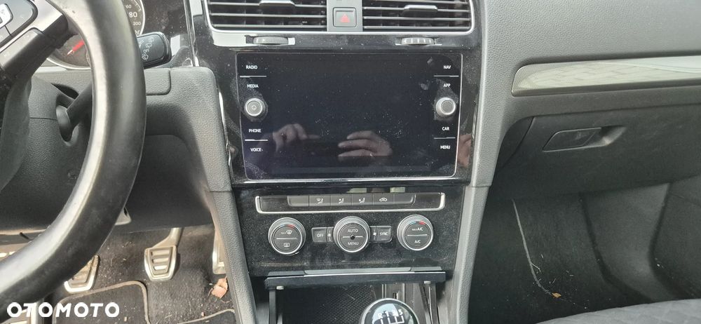 Volkswagen Golf - 33